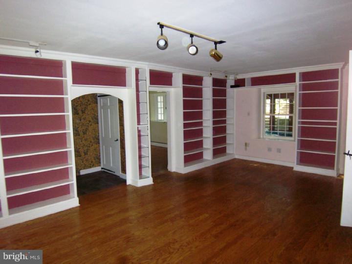 478 Darlington Road Media, PA 19063 - Photo 9 of 24 Living Room