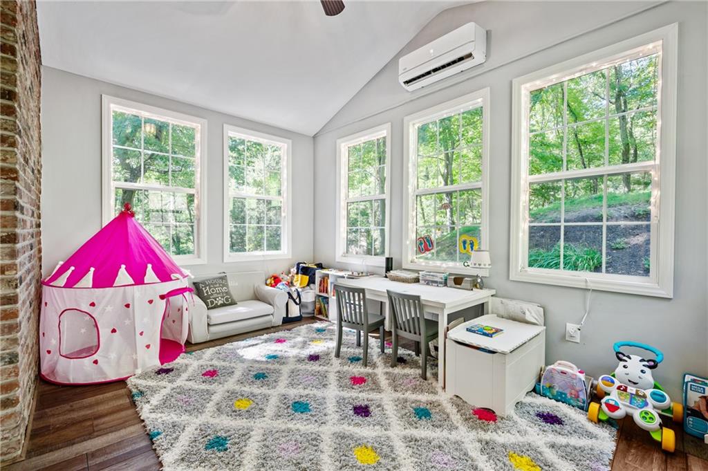 212 Highland Road Pittsburgh, PA 15238 - Photo 15 of 25 Gallery Image 15