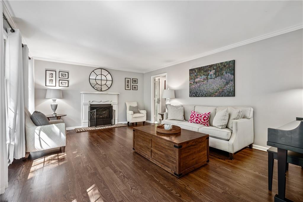 212 Highland Road Pittsburgh, PA 15238 - Photo 3 of 25 Gallery Image 3
