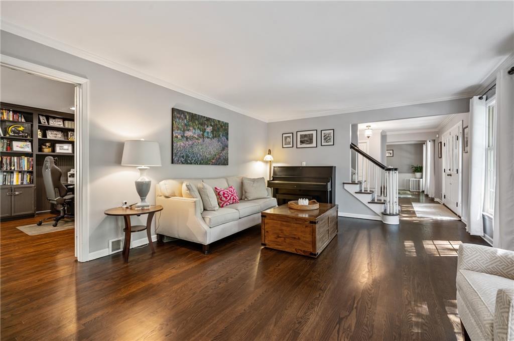212 Highland Road Pittsburgh, PA 15238 - Photo 4 of 25 Gallery Image 4