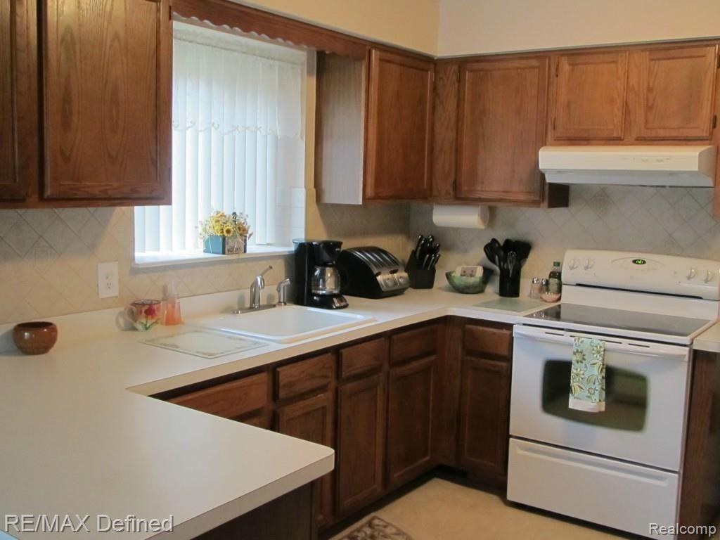 921 Milverton Road Troy, MI 48083 - Photo 9 of 15 IMG_1116.jpg