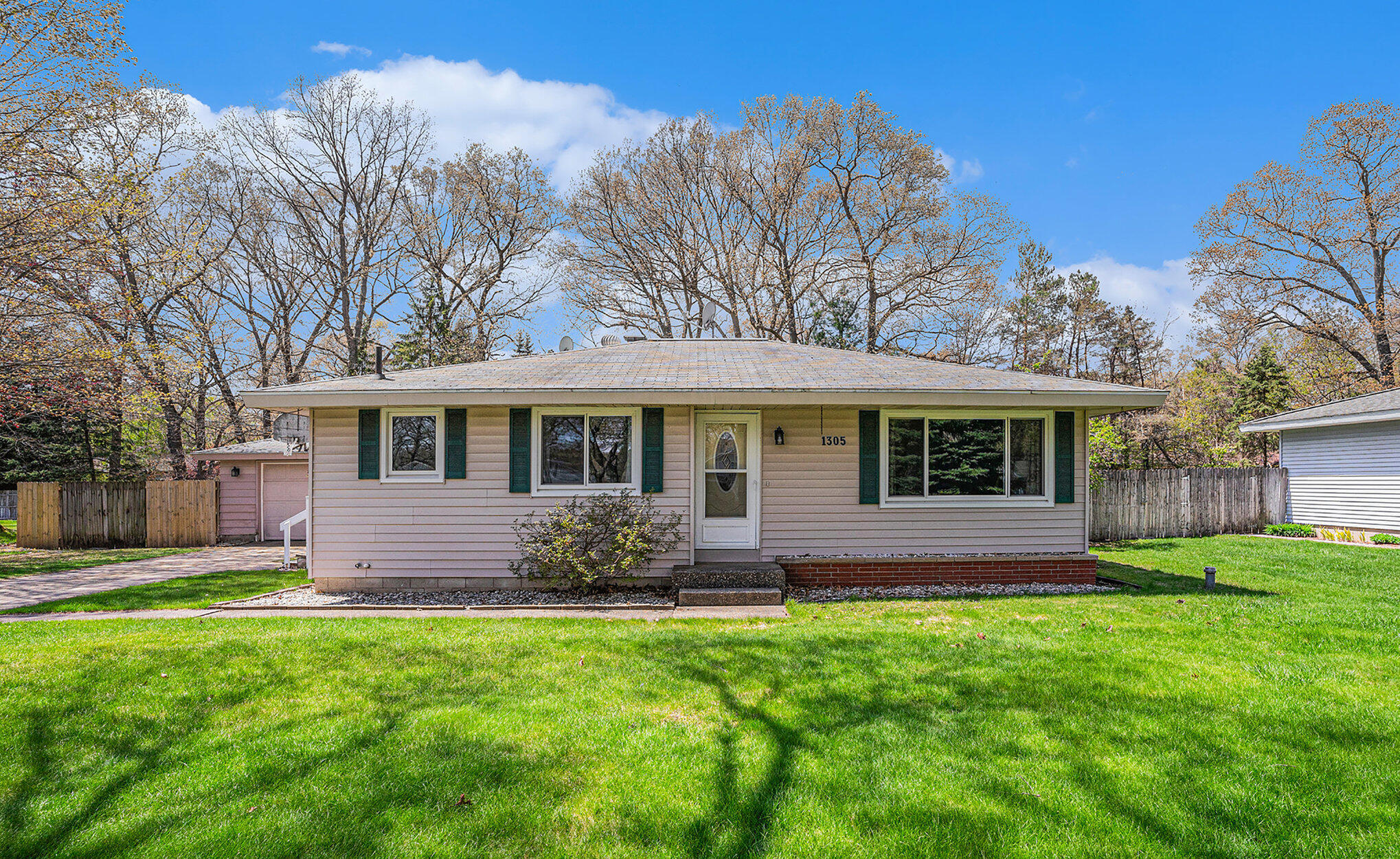 1305 Joslyn Road Muskegon, MI 49445 - Photo 1 of 18 003_dsc00363_732