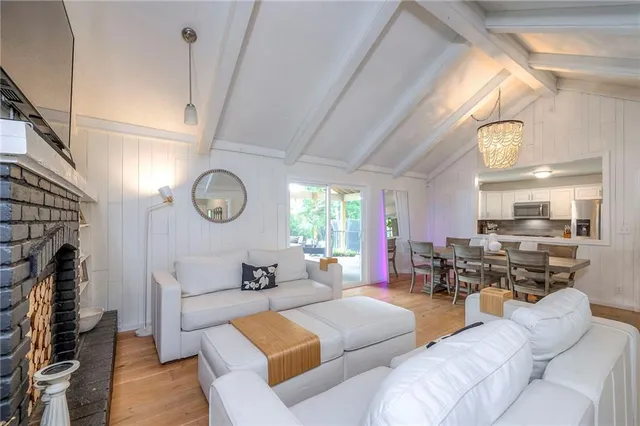 $500,000 | 10501 Sagamore Road, Leawood, KS 66206