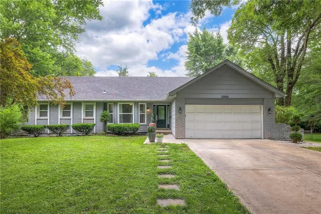 $500,000 | 10501 Sagamore Road, Leawood, KS 66206