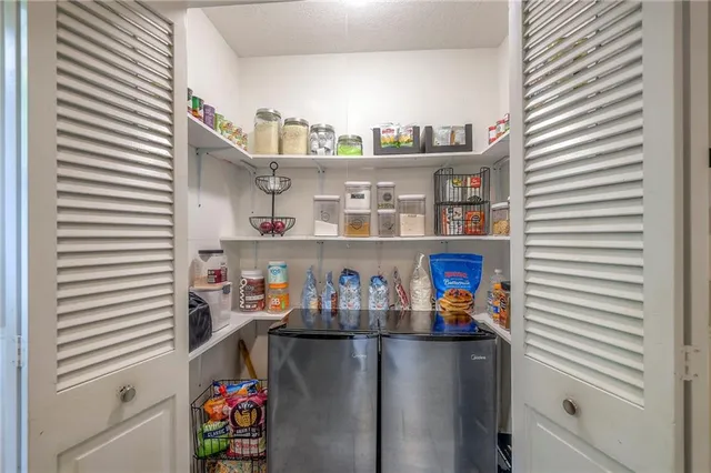 $500,000 | 10501 Sagamore Road, Leawood, KS 66206