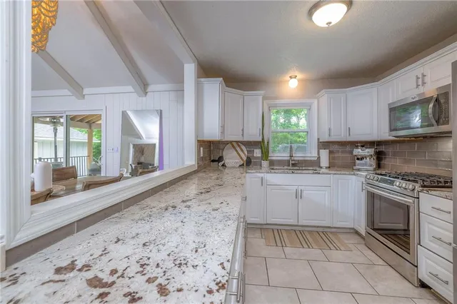 $500,000 | 10501 Sagamore Road, Leawood, KS 66206