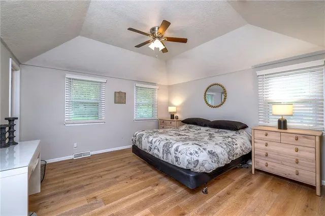 $500,000 | 10501 Sagamore Road, Leawood, KS 66206