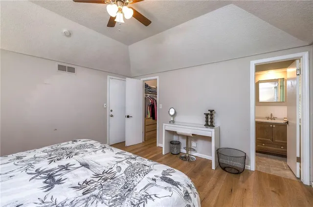 $500,000 | 10501 Sagamore Road, Leawood, KS 66206