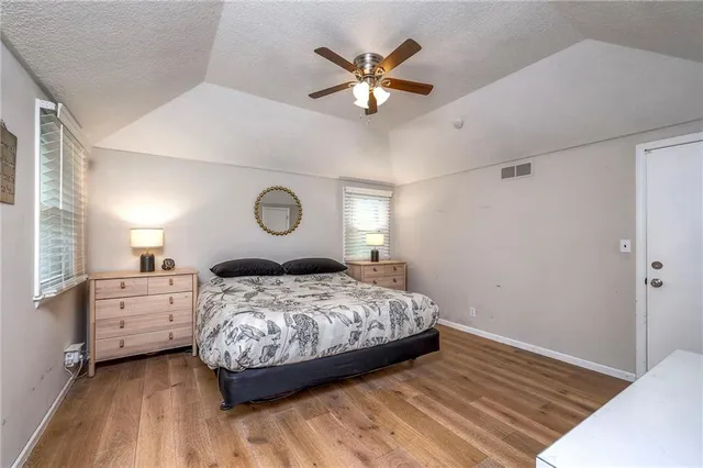 $500,000 | 10501 Sagamore Road, Leawood, KS 66206