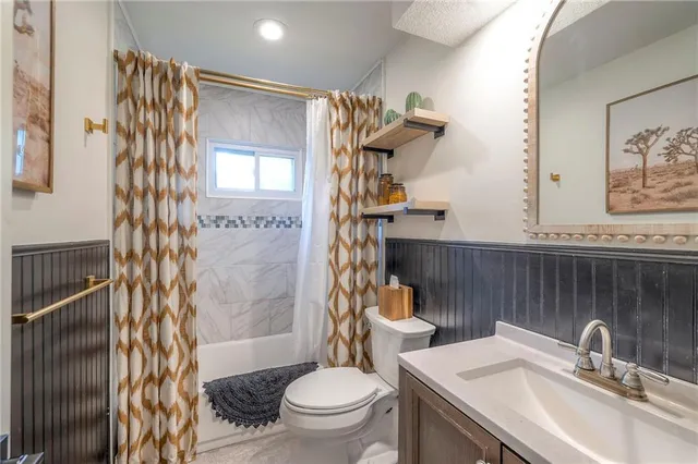 $500,000 | 10501 Sagamore Road, Leawood, KS 66206