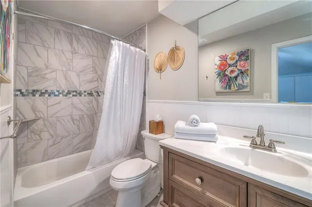 $500,000 | 10501 Sagamore Road, Leawood, KS 66206