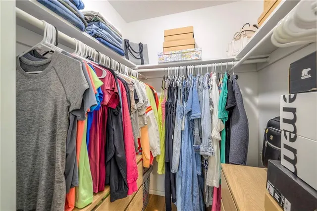 $500,000 | 10501 Sagamore Road, Leawood, KS 66206