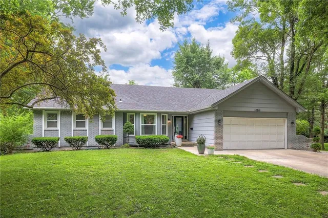 $500,000 | 10501 Sagamore Road, Leawood, KS 66206