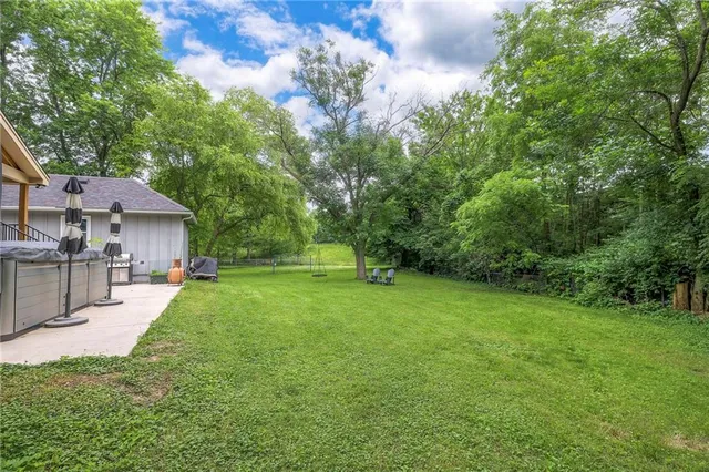 $500,000 | 10501 Sagamore Road, Leawood, KS 66206