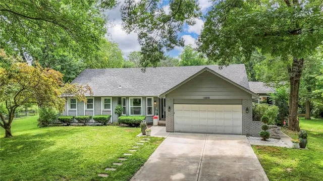 $500,000 | 10501 Sagamore Road, Leawood, KS 66206