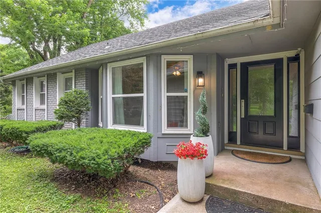 $500,000 | 10501 Sagamore Road, Leawood, KS 66206