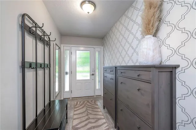 $500,000 | 10501 Sagamore Road, Leawood, KS 66206