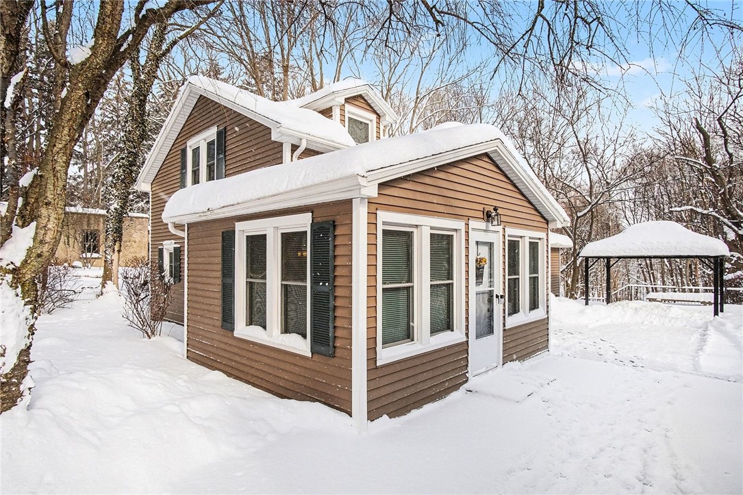 660 List Avenue Irondequoit, NY 14617 - Photo 2 of 22