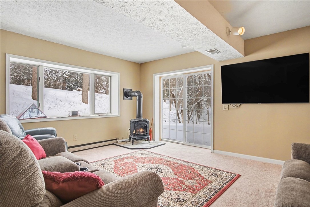 660 List Avenue Irondequoit, NY 14617 - Photo 4 of 22