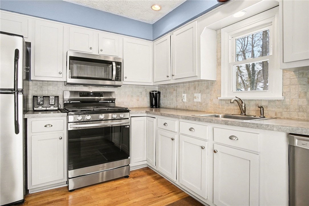 660 List Avenue Irondequoit, NY 14617 - Photo 8 of 22