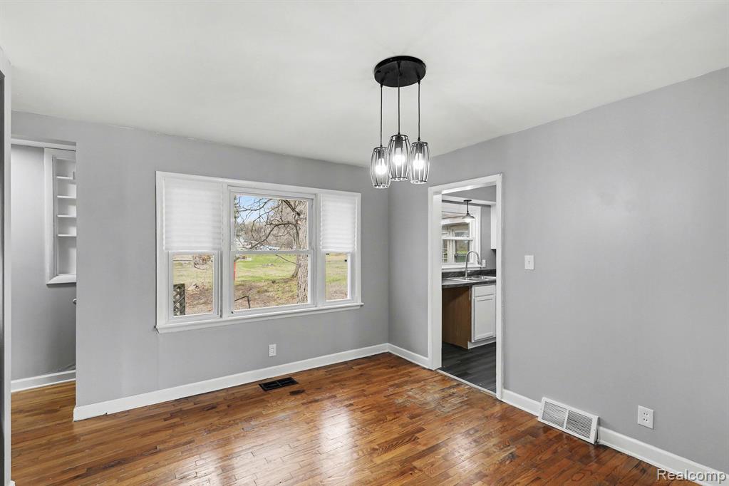 1260 Gilbert Street Flint, MI 48532 - Photo 4 of 32 Gallery Image 4