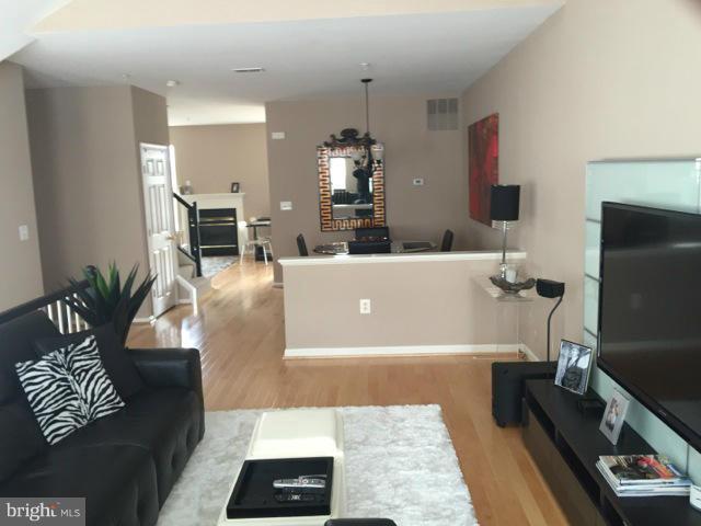 11401 Gate Hill Place, Unit K 72 Reston, VA 20194 - Photo 2 of 30 Living Room