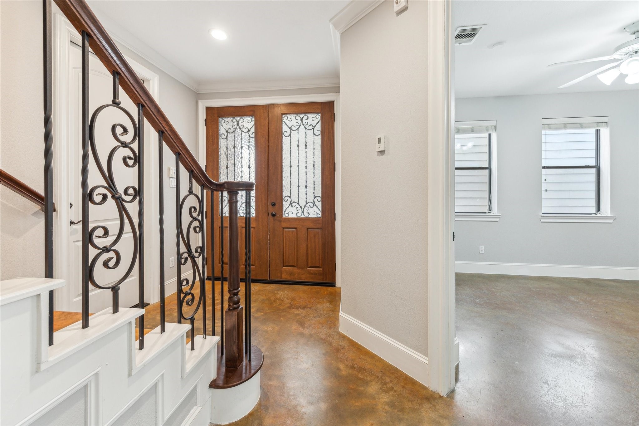 1512 Thompson Street, Unit 3 Houston, TX 77007 - Photo 11 of 32 Additional view of the entry as it leads to one of two secondary bedrooms on the first floor.