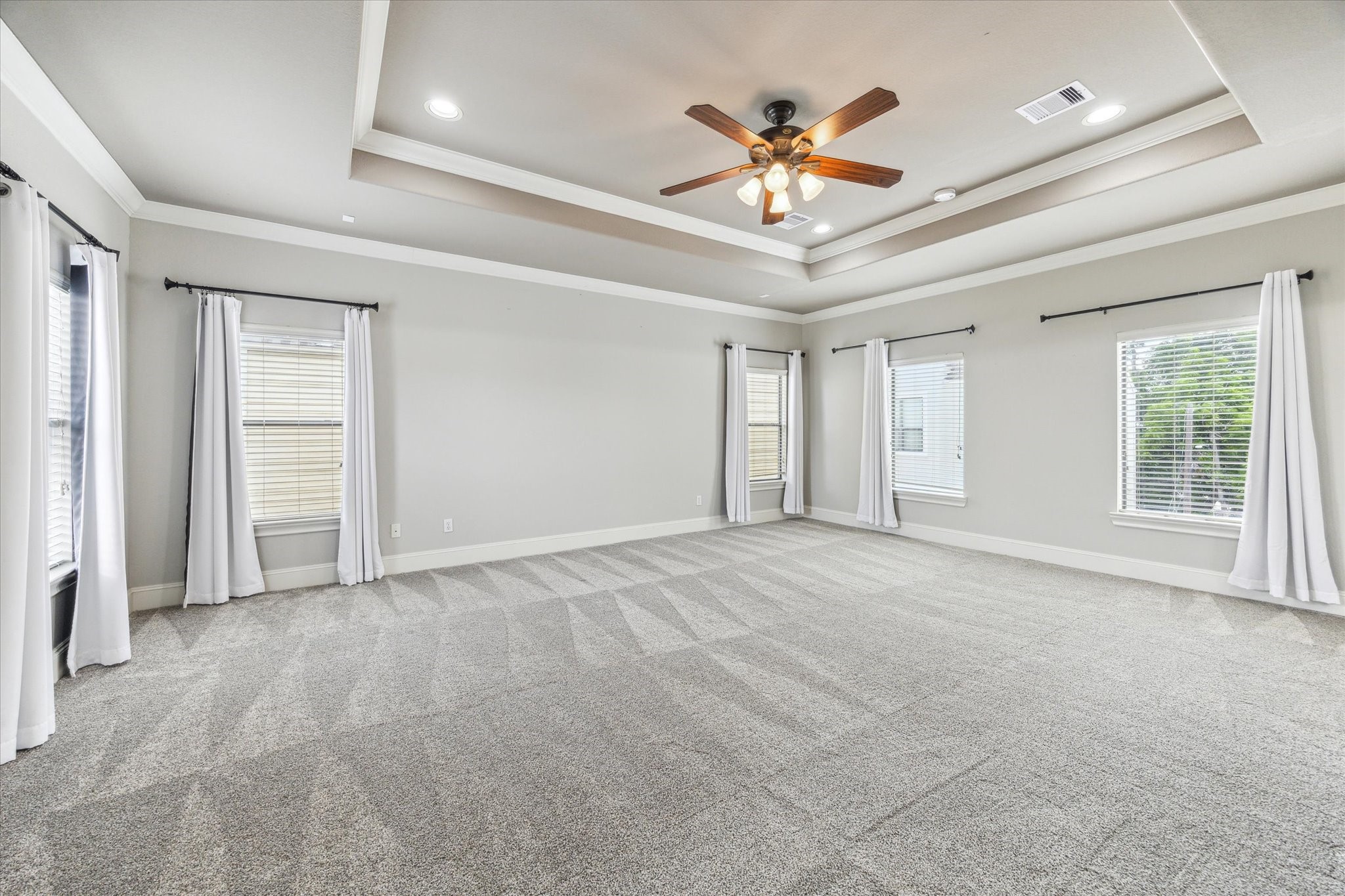 1512 Thompson Street, Unit 3 Houston, TX 77007 - Photo 17 of 32 Additional view of the third floor primary bedroom.