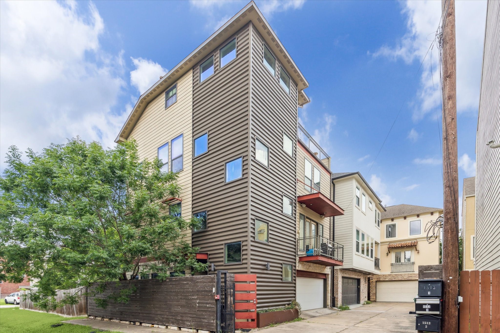 1512 Thompson Street, Unit 3 Houston, TX 77007 - Photo 32 of 32 Quiet and private 3-home community with easy access to all Houston has to offer!