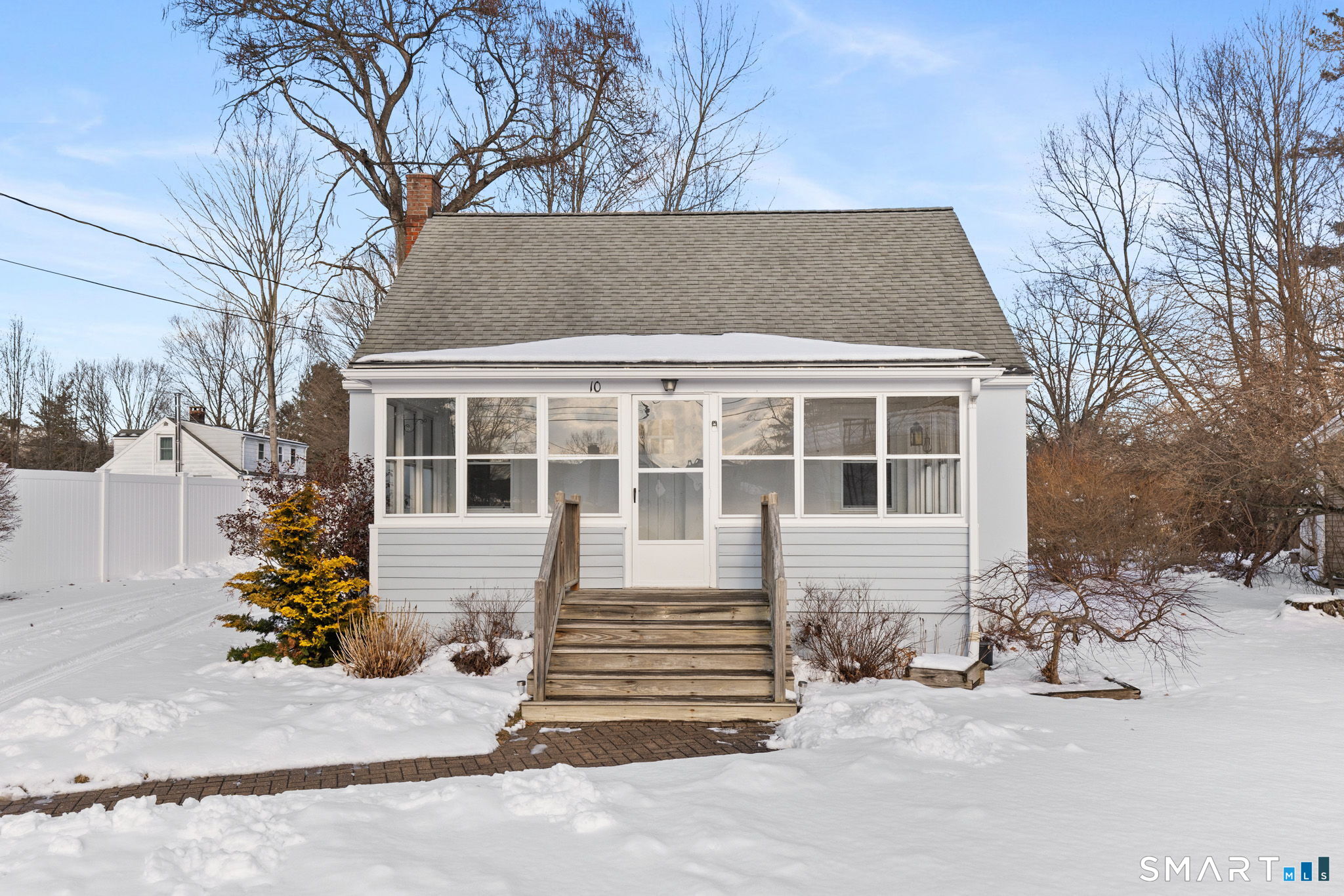 10 School Street Burlington, CT 06013 - Photo 1 of 35 front view of a house