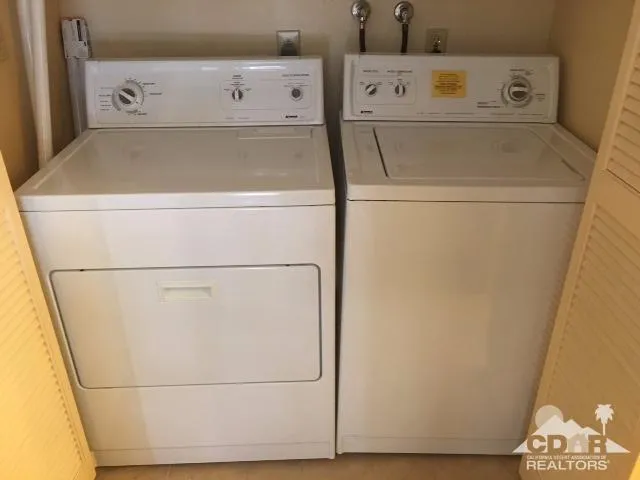 a close up view of a washer and dryer