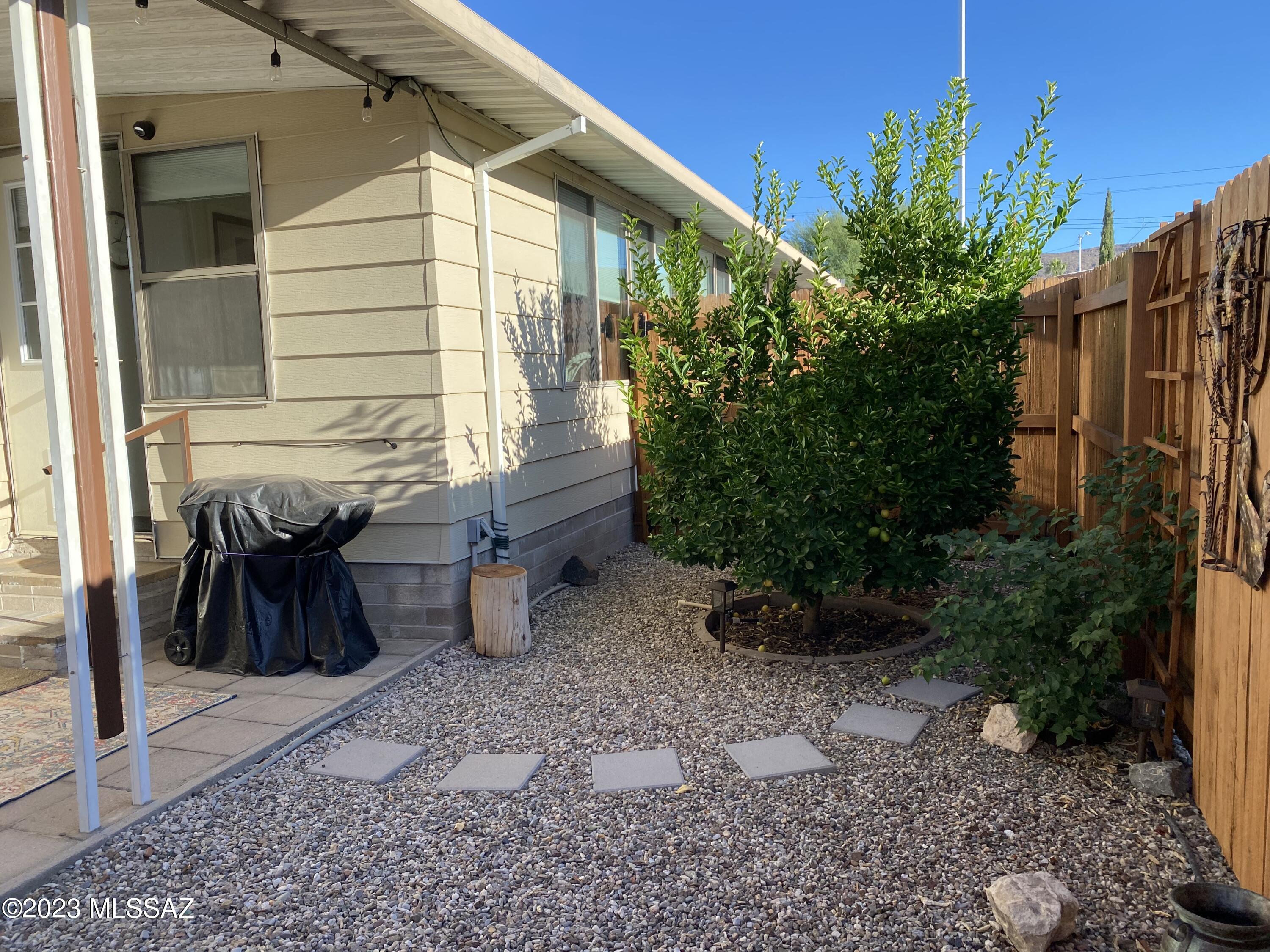 5755 West Box R Street Tucson, AZ 85713 - Photo 10 of 33 Side Yard off back patio.