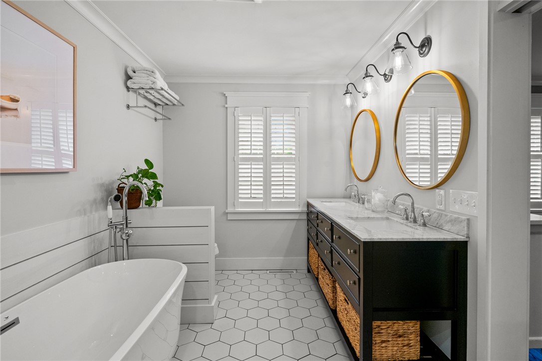 7 Lee Road Barrington, RI 02806 - Photo 16 of 33 First floor primary en-suite bathroom.