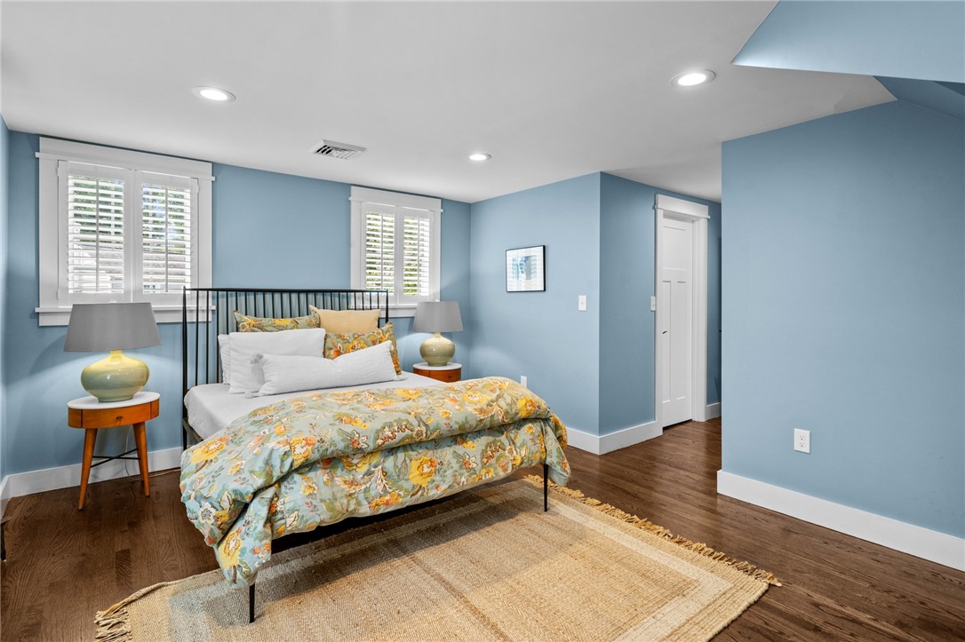 7 Lee Road Barrington, RI 02806 - Photo 19 of 33 Second level primary with en-suite private bathroom.