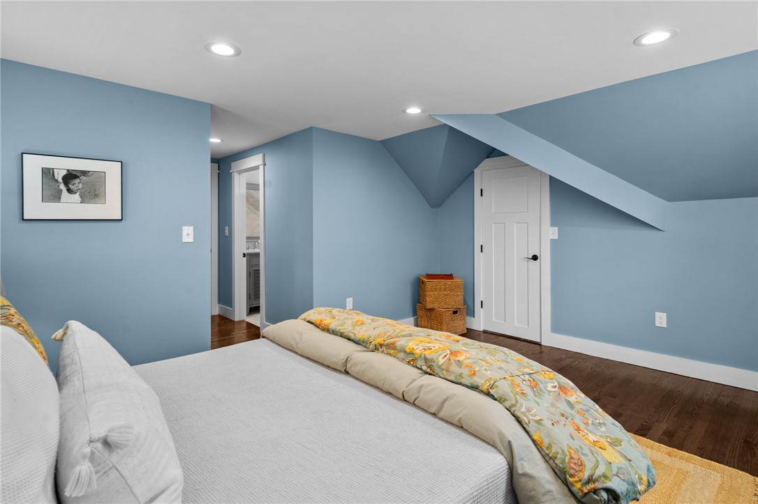 7 Lee Road Barrington, RI 02806 - Photo 20 of 33 Second level primary with en-suite private bathroom.