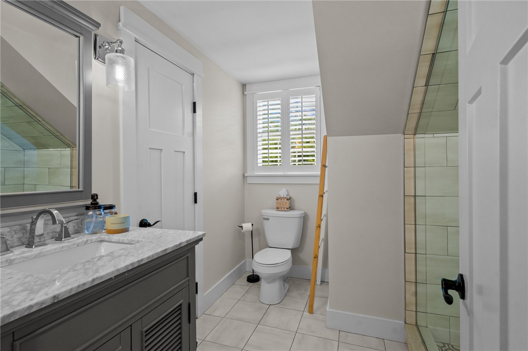 7 Lee Road Barrington, RI 02806 - Photo 21 of 33 Second level primary with en-suite private bathroom.