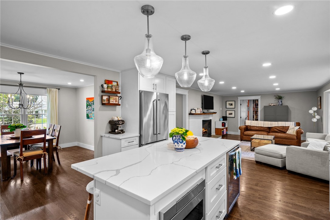 7 Lee Road Barrington, RI 02806 - Photo 3 of 33 Interior updated throughout in 2019/2020.