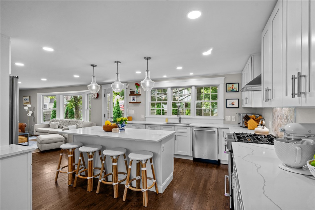 7 Lee Road Barrington, RI 02806 - Photo 5 of 33