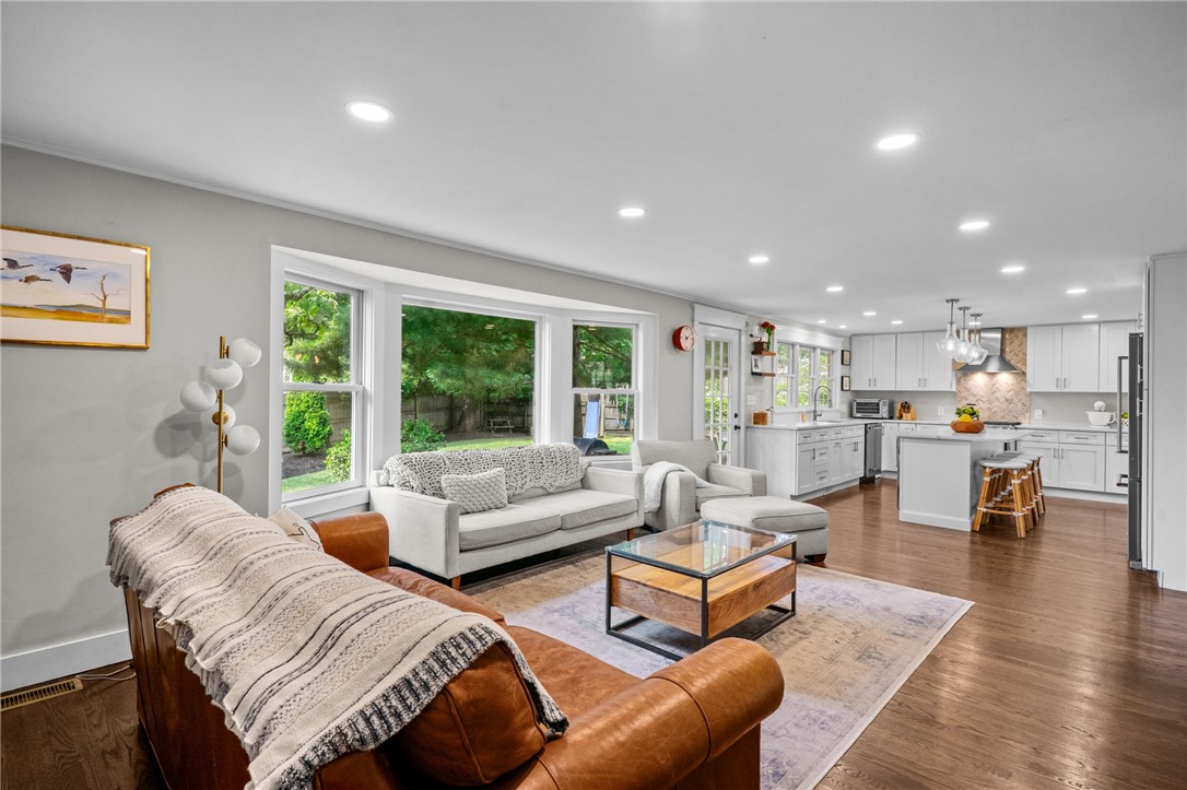 7 Lee Road Barrington, RI 02806 - Photo 10 of 33