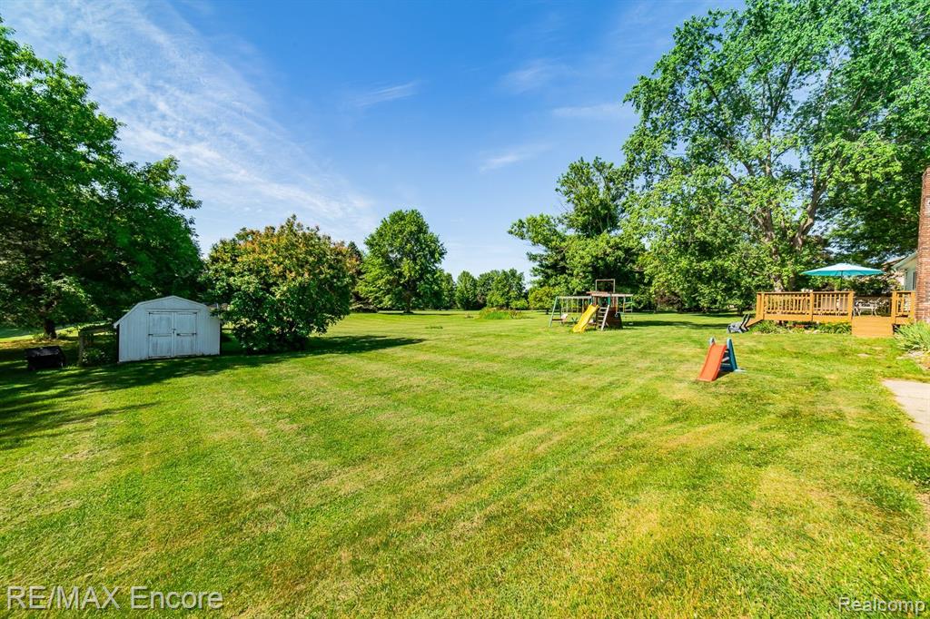 8615 Rattalee Lake Road Clarkston, MI 48348 - Photo 35 of 44
