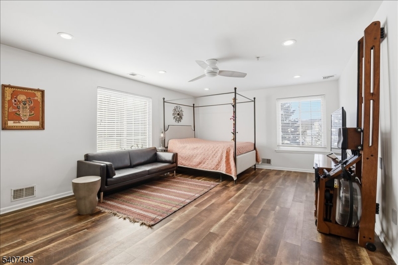 139 Riveredge Drive, Unit 139 Chatham, NJ 07928 - Photo 14 of 32 a bedroom with a bed and a window