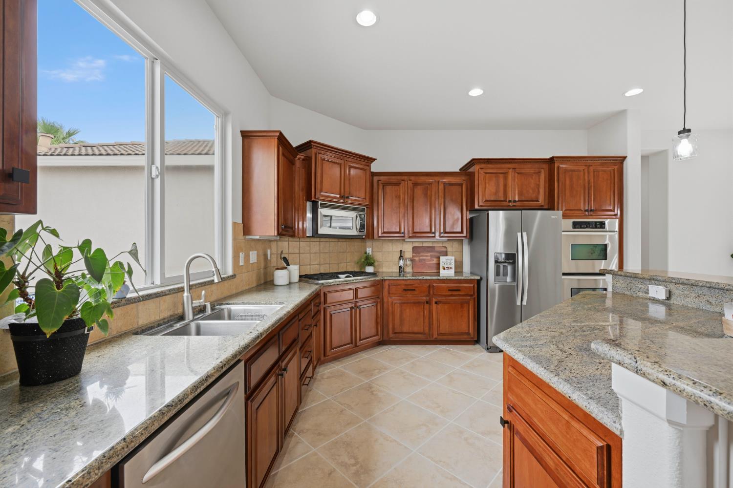 8537 Bridgestone Crescent Road Roseville, CA 95747 - Photo 17 of 64