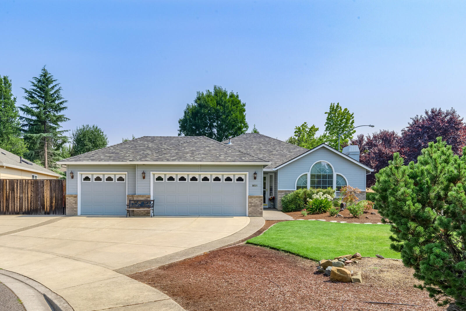 951 Rimrock Circle Medford, OR 97504 - Photo 3 of 43 04_RC_4_mls