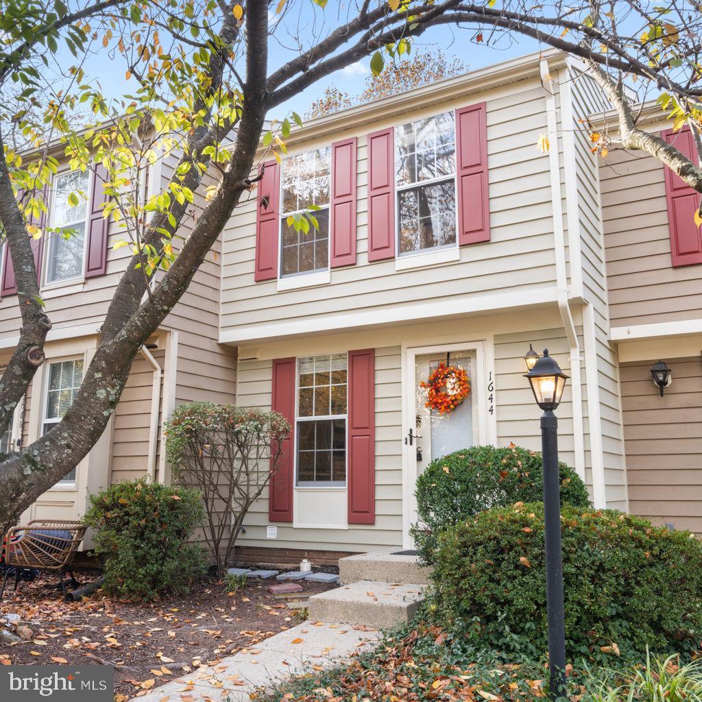 1644 Fieldthorn Drive Reston, VA 20194 - Photo 1 of 43 a front view of a building