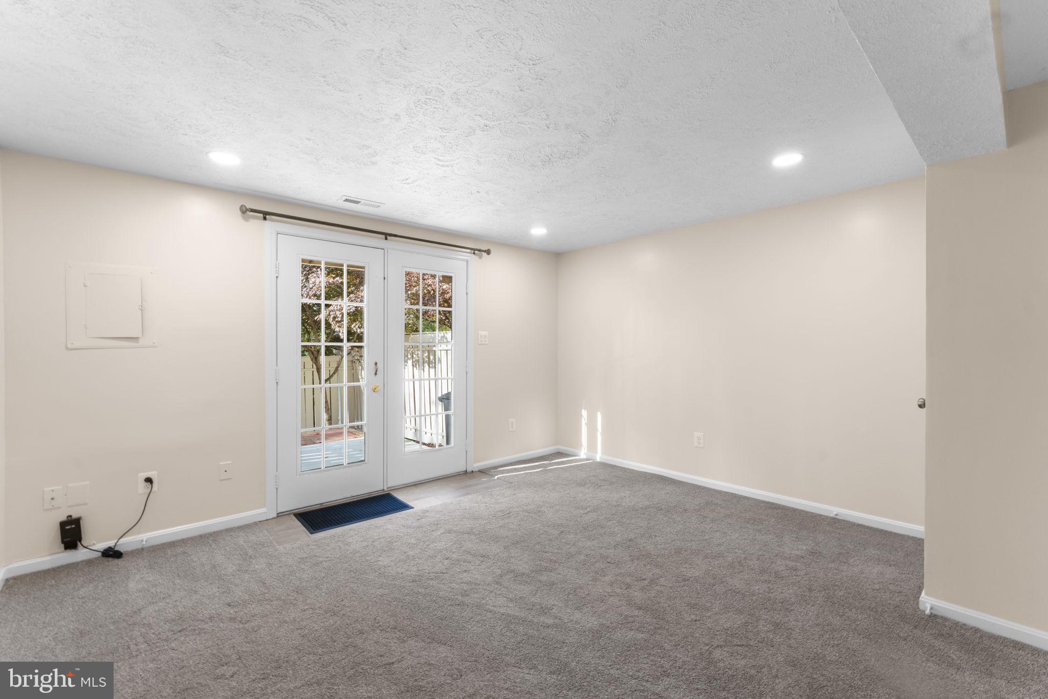 1644 Fieldthorn Drive Reston, VA 20194 - Photo 27 of 43 an empty room with windows