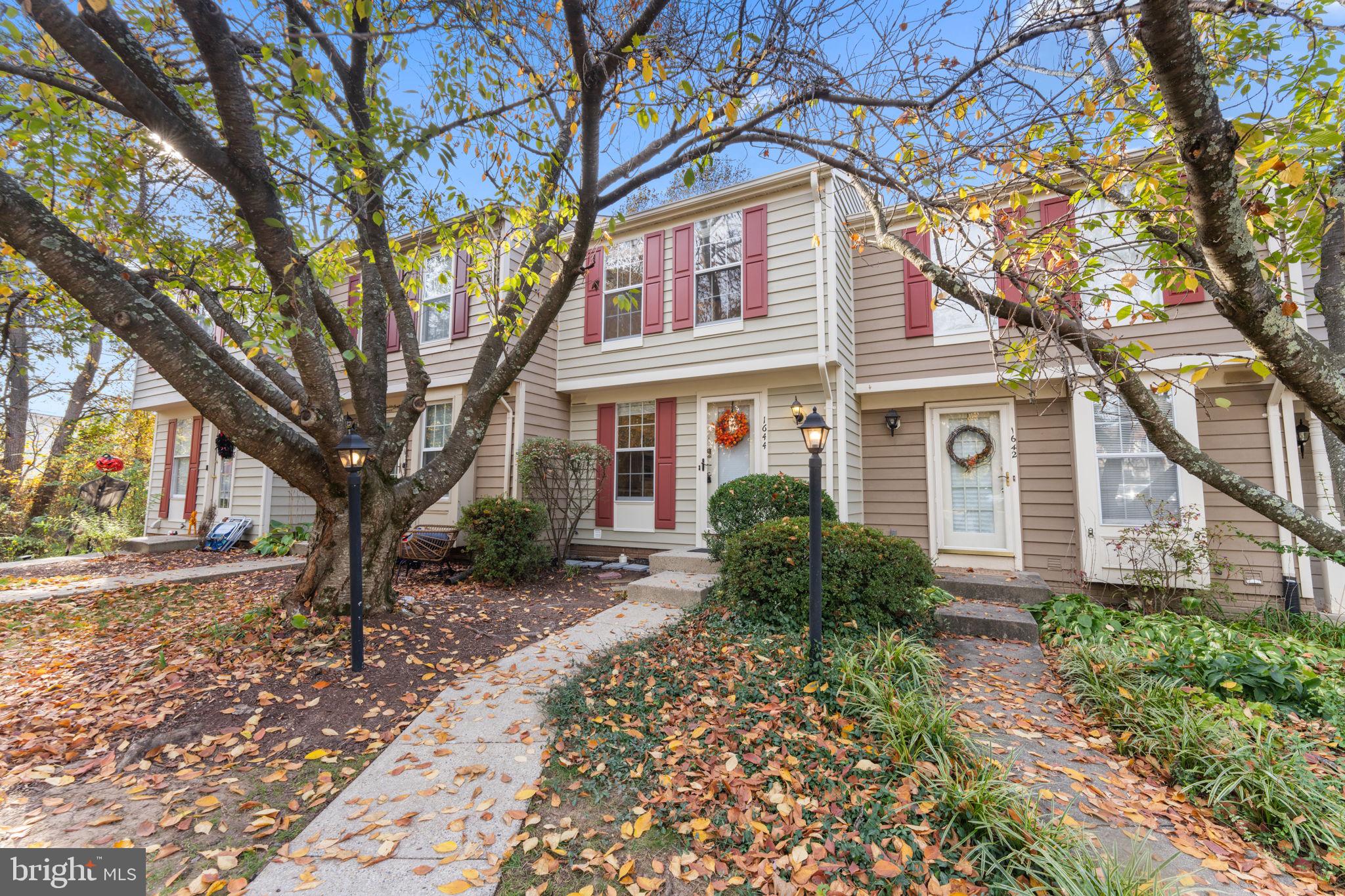 1644 Fieldthorn Drive Reston, VA 20194 - Photo 42 of 43 a front view of a house with garden
