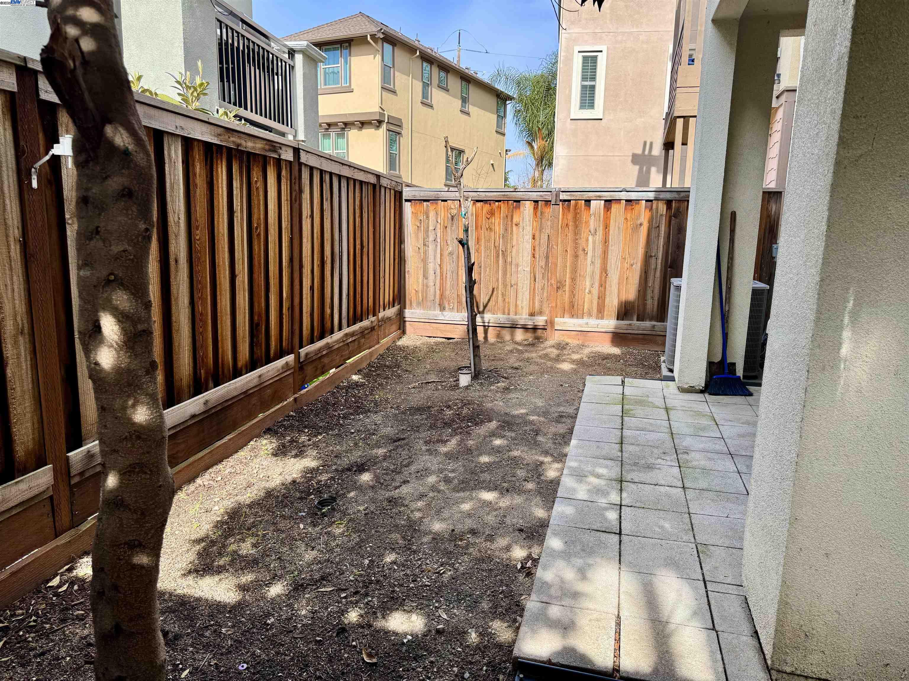 2906 Worthing Common Livermore, CA 94550 - Photo 5 of 31 a view of a backyard with pathway