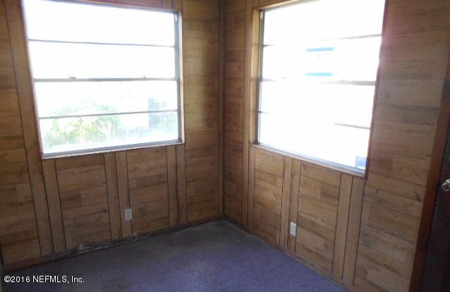 3635 Freeman Road Jacksonville, FL 32207 - Photo 3 of 13 a view of a window in an empty room