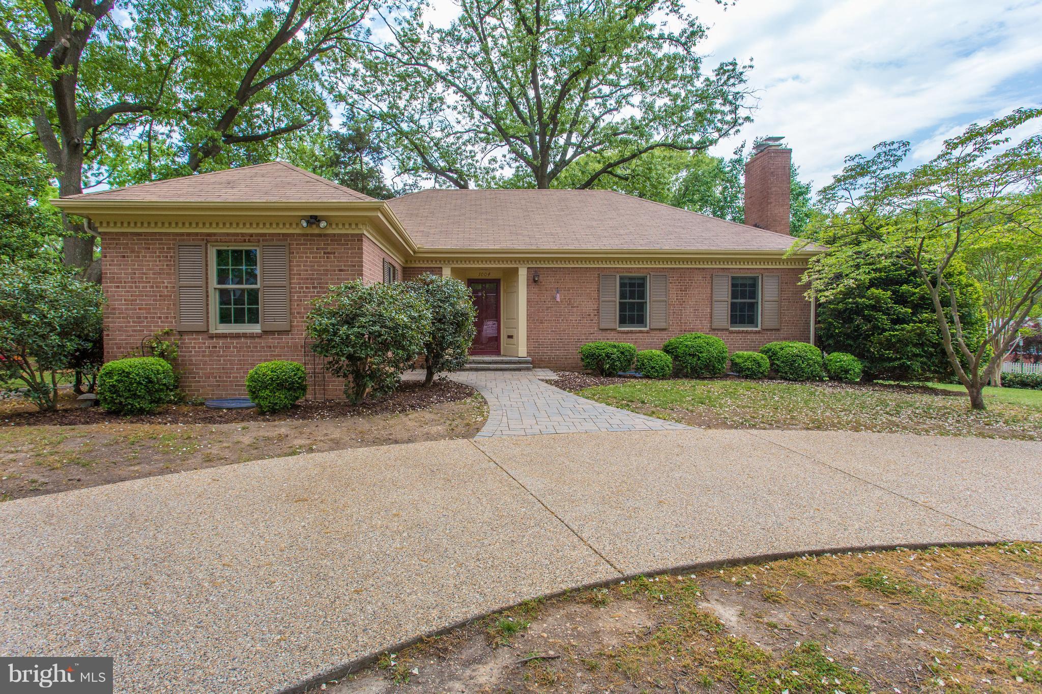 1004 Vassar Road Alexandria, VA 22314 - Photo 2 of 29 Exterior (Front)