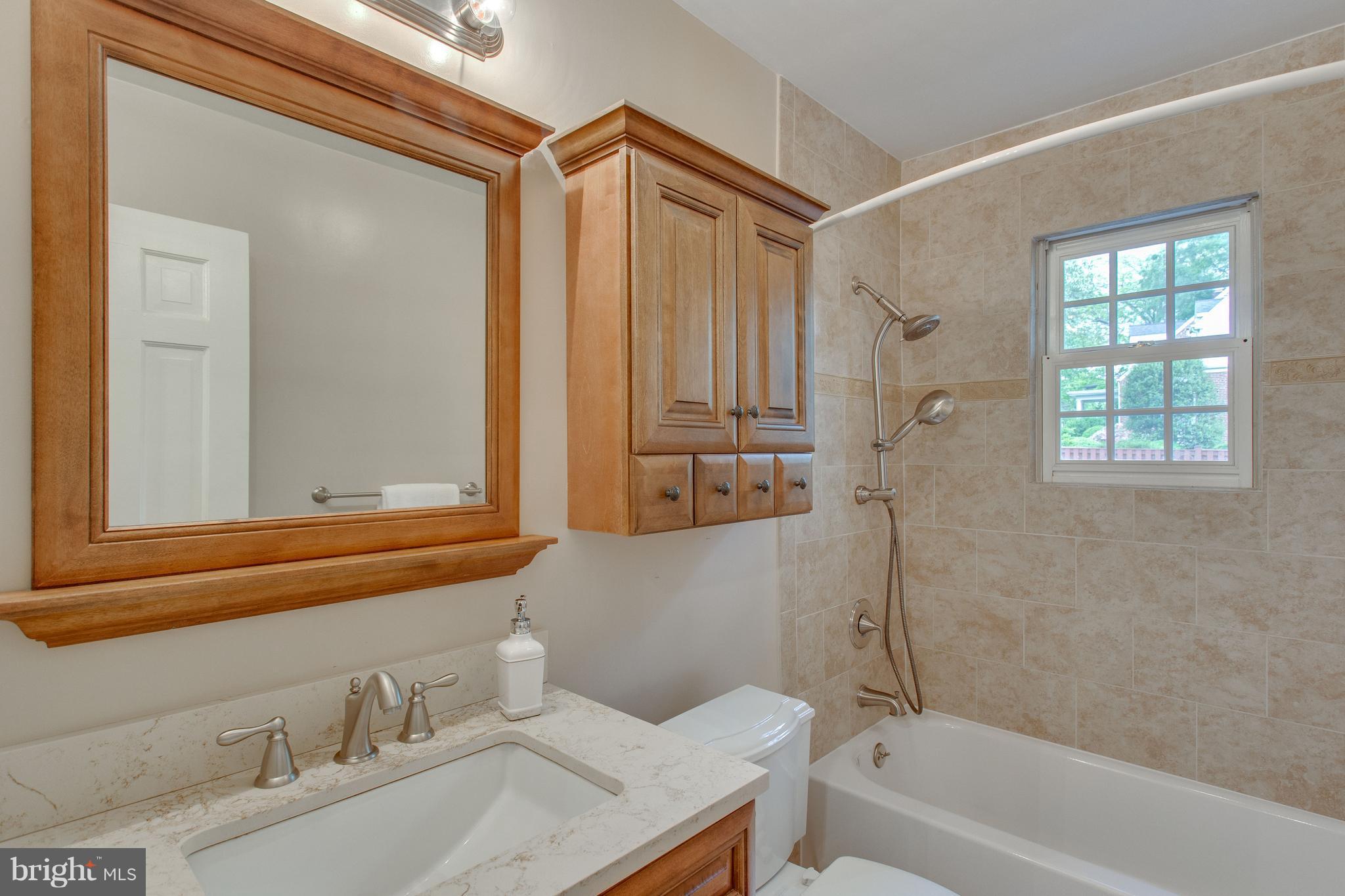 1004 Vassar Road Alexandria, VA 22314 - Photo 17 of 29 Main Level Bath